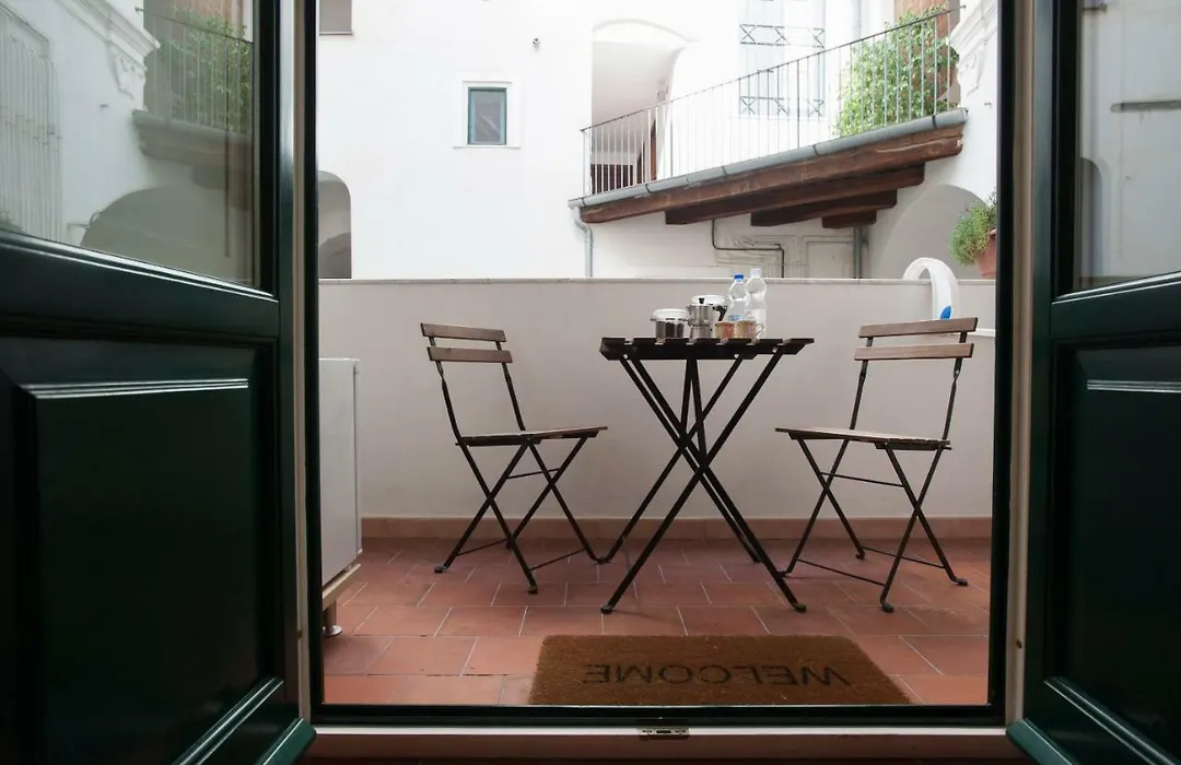 Monreal Rooms Salerno-1